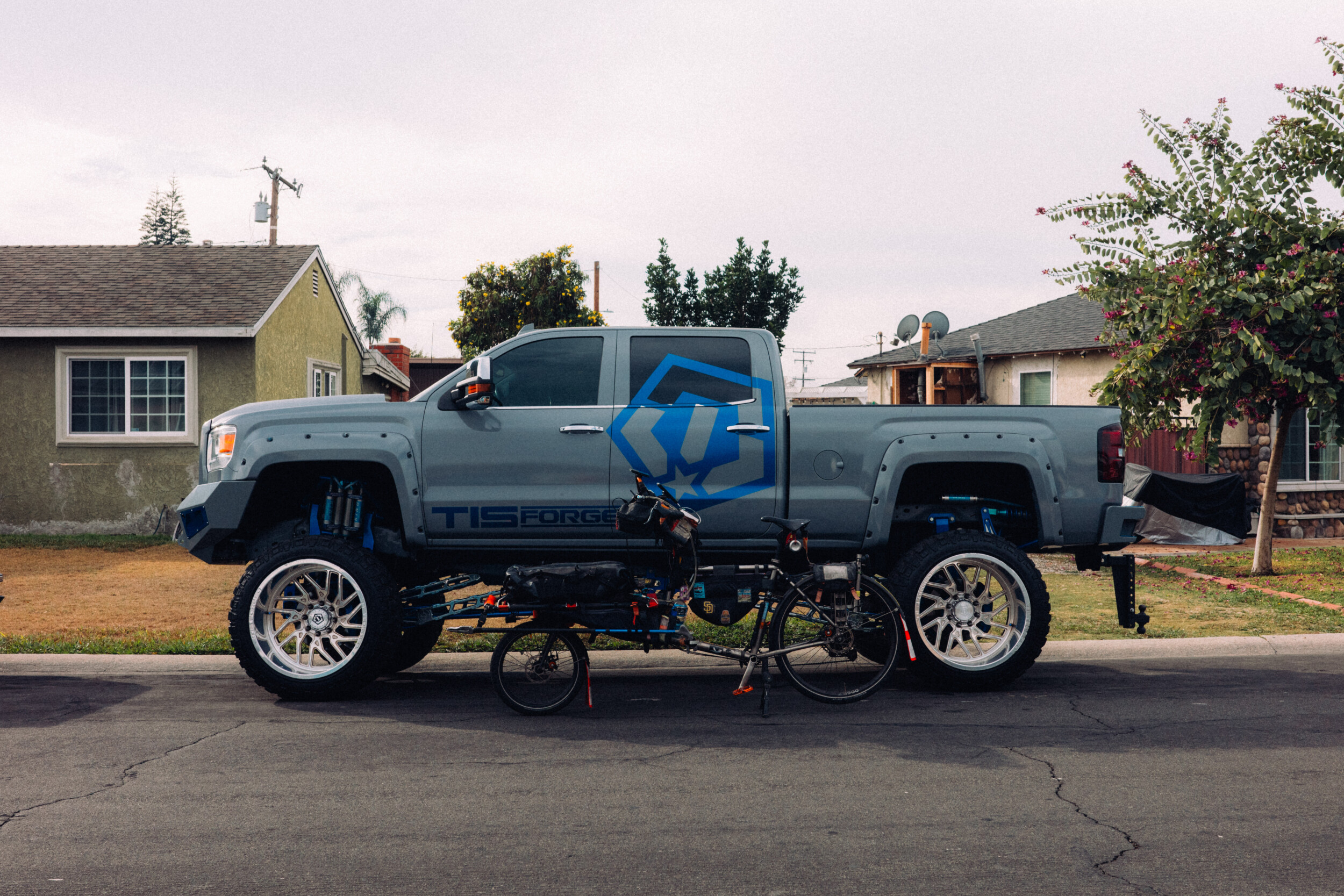 Big_Dumb_Trucks_Erik_Binggeser_5